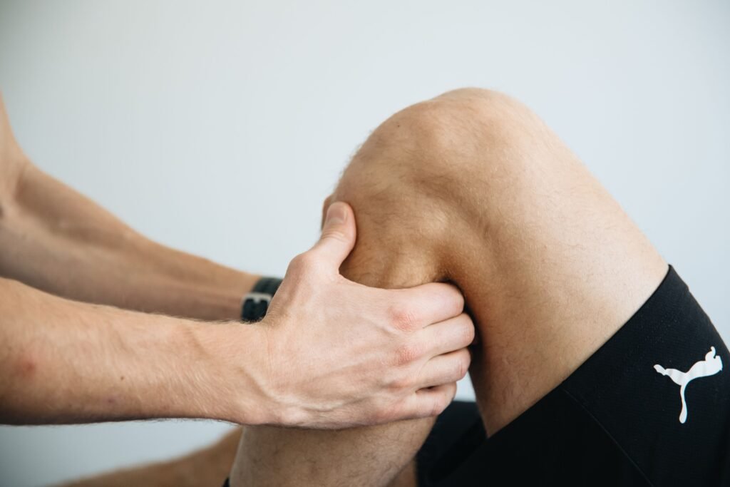 Prise en charge chiropratique d'une douleur de genou chez un traileur au cabinet de chiropraxie Ophélie Rémont à La Réunion.