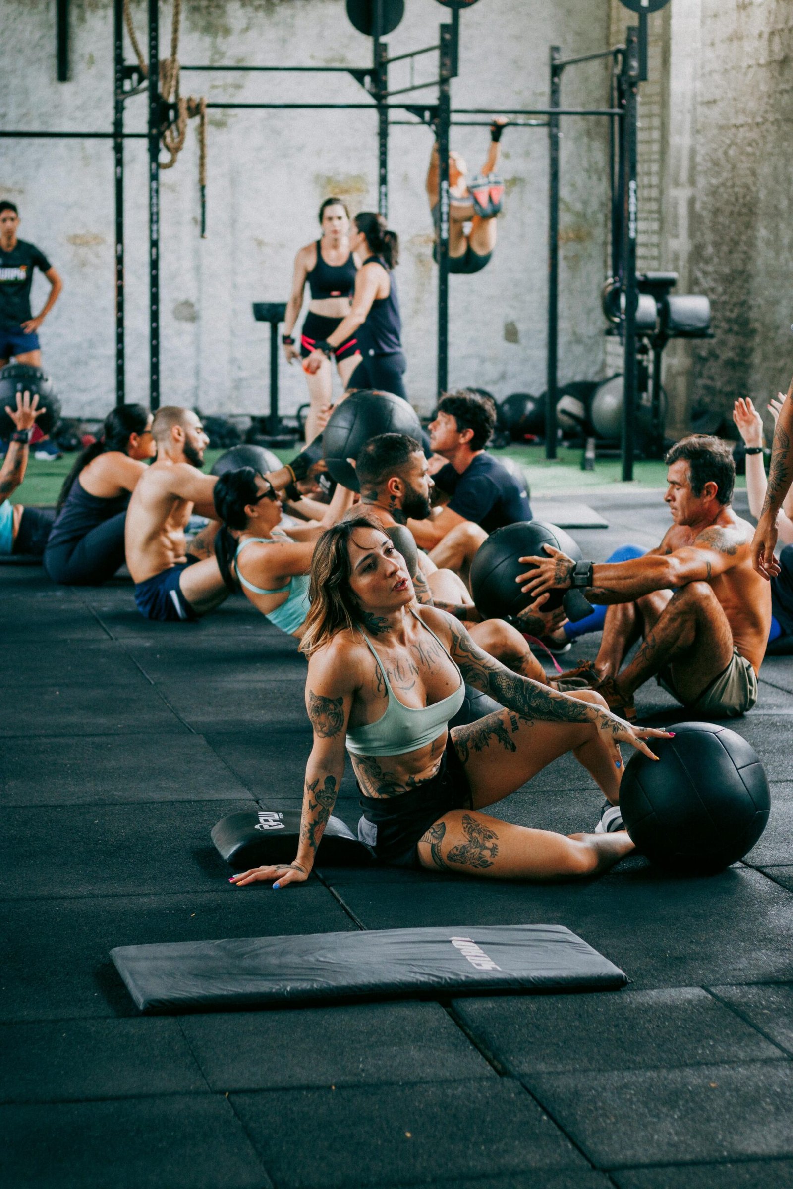 Séance de CrossFit et haltérophilie pour illustrer la prise en charge chiropratique du crossfitteur.
