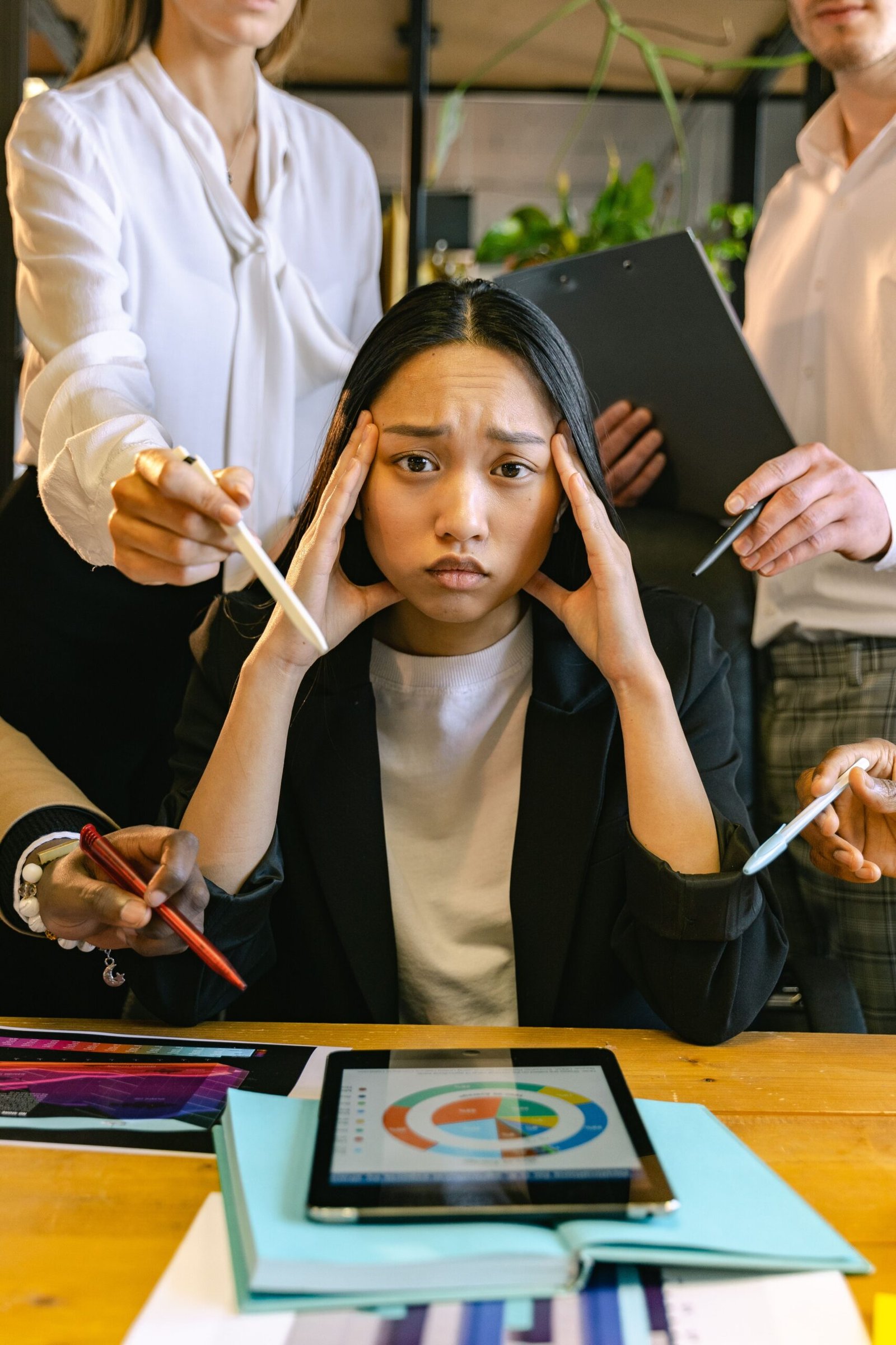 Tensions liées au stress et à la fatigue nerveuse illustrant le besoin d'équilibre global.