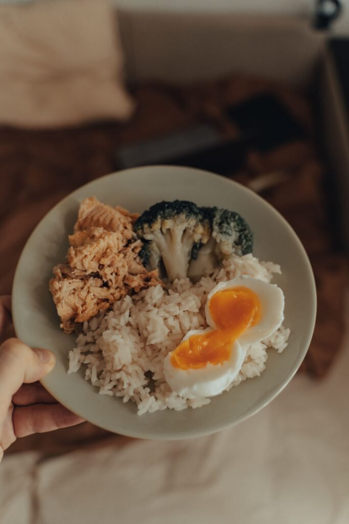 Repas de récupération équilibré pour couvrir les besoins énergétiques d'un sportif